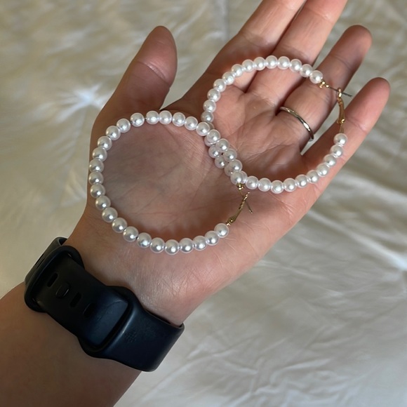 Lulus Jewelry - Pearl hoops
